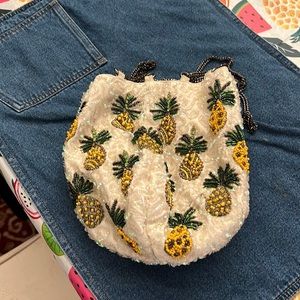 Pineapple 🍍 beaded purse. Off white linen